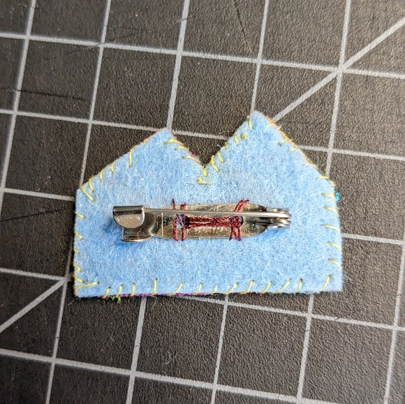Small Pink and Blue Town House Art Pin - Picture 3 of 4